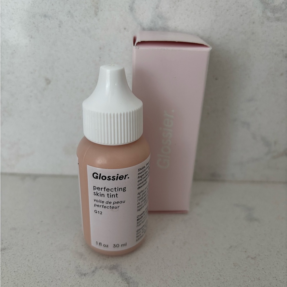 Glossier Perfecting Skin Tint G12